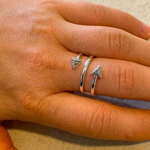 Stella and dot silver arrow ring